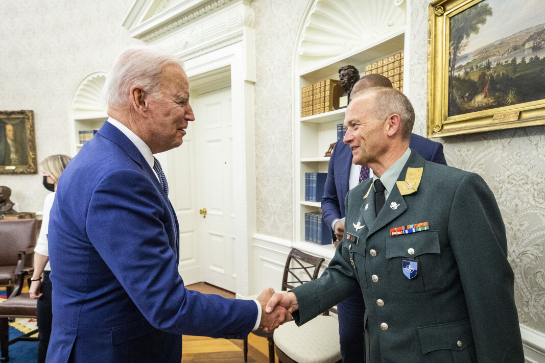 MØTTES I DET OVALE KONTOR: – Bra dag på jobben! sier brigader Gjermund Eide om besøket i Det hvite hus, hvor han fikk hilse på USAs president Joe Biden. NATOs generalsekretær Jens Stoltenberg og president Biden møttes en uke før NATO-toppmøtet, som finner sted i Brussel i dag. MØTTES I DET OVALE KONTOR: – Bra dag på jobben! sier brigader Gjermund Eide om besøket i Det hvite hus, hvor han fikk hilse på USAs president Joe Biden. NATOs generalsekretær Jens Stoltenberg og president Biden møttes en uke før NATO-toppmøtet, som finner sted i Brussel i dag.