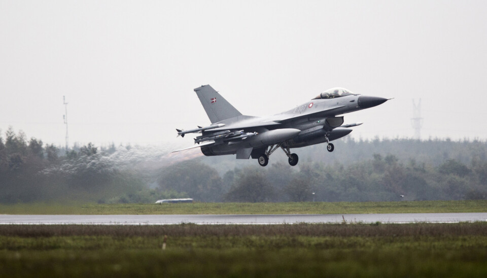 AVSKJÆRING: De siste årene har Danmark vært utsatt for flere grensekrenkelser av russiske fly. Bildet viser et dansk F-16.