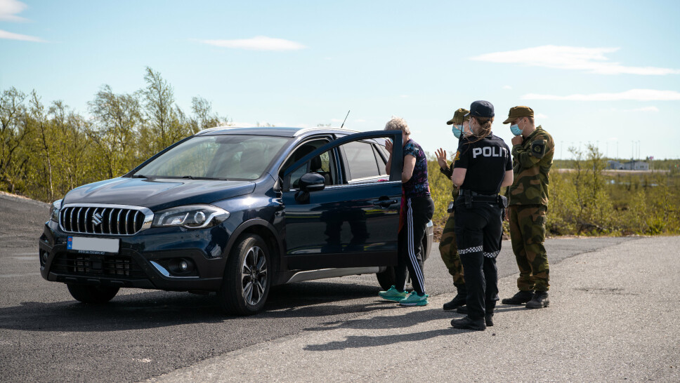 PÅ GRENSA: Heimevernet bistår Politiet i kontroll på grensa mellom Norge og Finland.