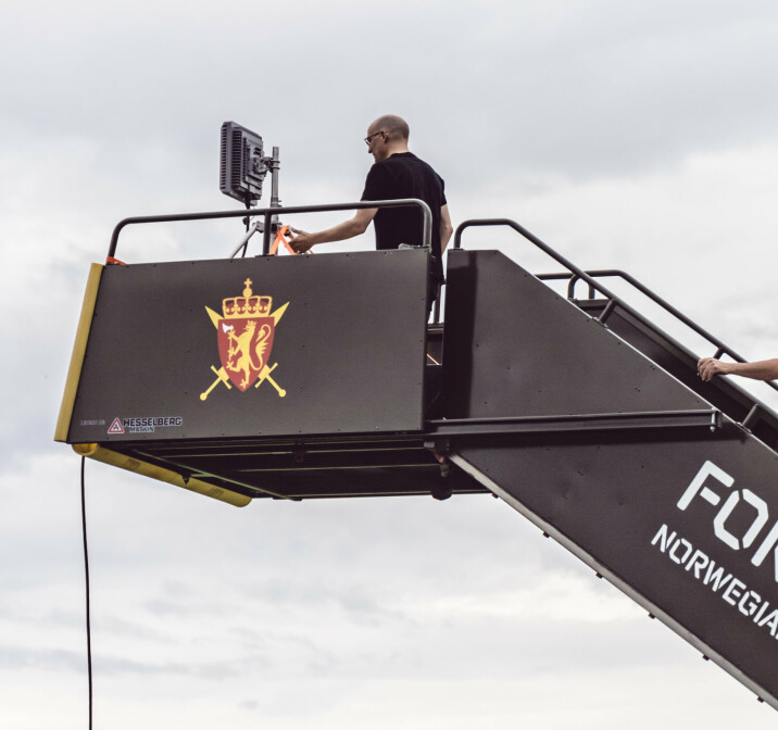 LOKALT SYSTEM: Fra denne stasjonen navigeres den «jammefri» dronen, med teknologi utviklet av den norske bedriften Radionor.