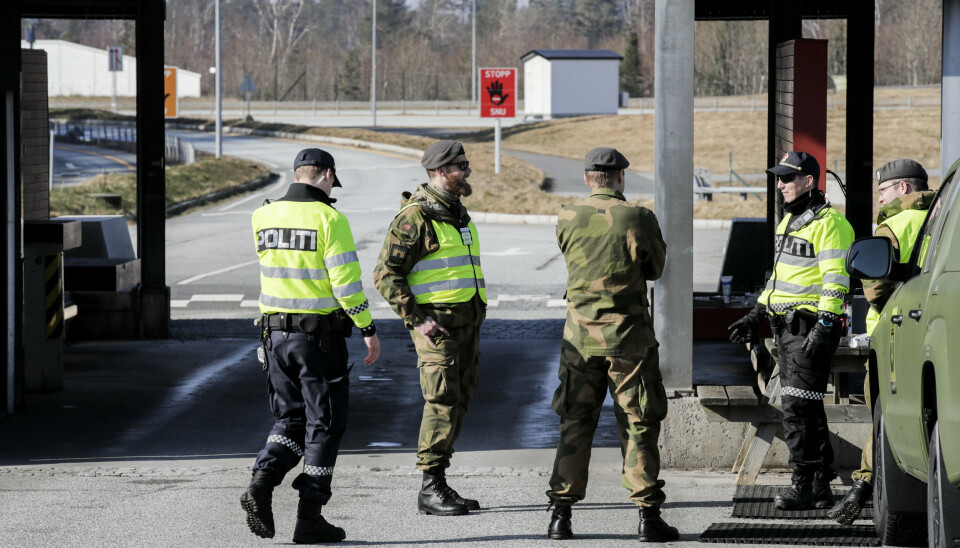 HJELP: Heimevernet var også i mars på plass ved grensen mellom Norge og Sverige på Svinesund. Nå vil politiet trolig til å be om ny hjelp ved grenseovergangen.