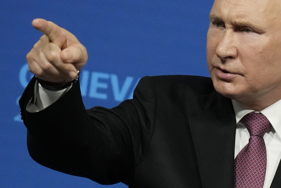 Russlands president Vladimir Putin under pressekonferansen i etterkant av møtet med Joe Biden i Geneve.