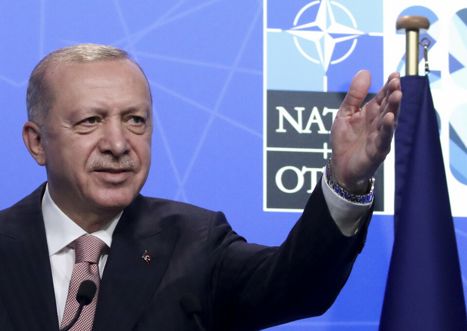 KRITISK: Tyrkias president Recep Tayyip Erdogan er kritisk til Nato-medlemskap for Sverige og Finland. Han hevder at skandinaviske land støtter militære kurdere, og andre grupper som Tyrkia ser på som terrorister.