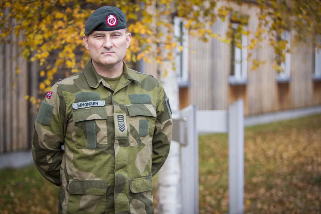 NY STILLING: Sersjantmajor Kristian Simonsen overtar jobben som sjefsserjsant i Hæren. NY STILLING: Sersjantmajor Kristian Simonsen overtar jobben som sjefsserjsant i Hæren.
