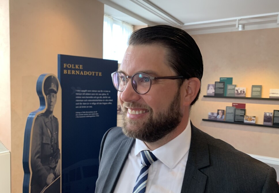 PARTILEDER: – Jeg har vanskelig for å ha noen større respekt for forsvarsminister Peter Hultqvist, sier Sverigedemokraternas leder Jimmie Åkesson etter at flertallet i Riksdagen i dag stemte for mistillit til Löfven-regjeringen.