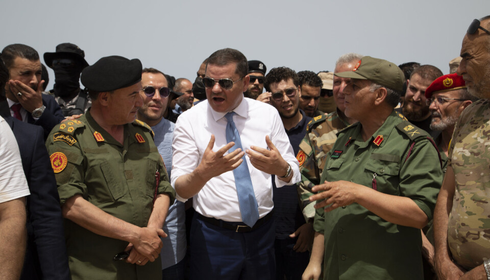 PRESIDENT: Libyas fungerende statsminister Abdul Hamid Dbeibah (i midten) skal lede landet fram mot det planlagte valget 24. desember, men rundt 20.000 utenlandske soldater og leiesoldater kan stikke kjepper i hjulene.