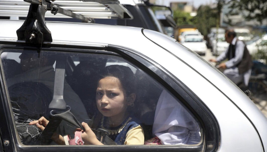 AFGHANISTAN: En jente sitter i en bil i Kabul i Afghanistan. Landet er blant de farligste i verden å være barn. AFGHANISTAN: En jente sitter i en bil i Kabul i Afghanistan. Landet er blant de farligste i verden å være barn.