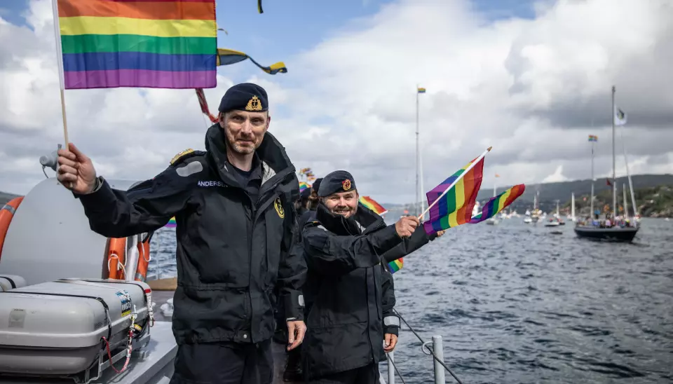 SJEF SJØ: Sjef Sjøforsvaret, kontreadmiral Rune Andersen deltok på Regnbuedagene sin båtparade i Bergen.