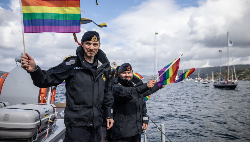SJEF SJØ: Sjef Sjøforsvaret, kontreadmiral Rune Andersen deltok på Regnbuedagene sin båtparade i Bergen.