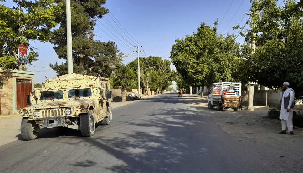 OMRINGET: En afghansk Humvee i Kunduz, som ifølge politiet er omringet av Taliban.