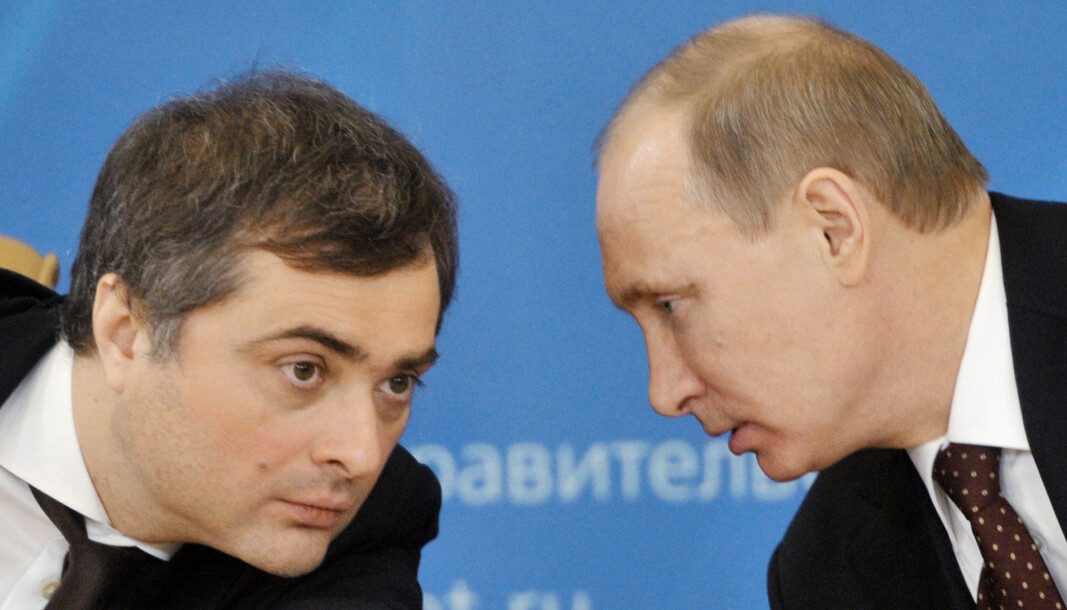 NÆRE: Vladislav Surkov har hatt et nært politisk samarbeid med Russlands president Vladimir Putin. NÆRE: Vladislav Surkov har hatt et nært politisk samarbeid med Russlands president Vladimir Putin.