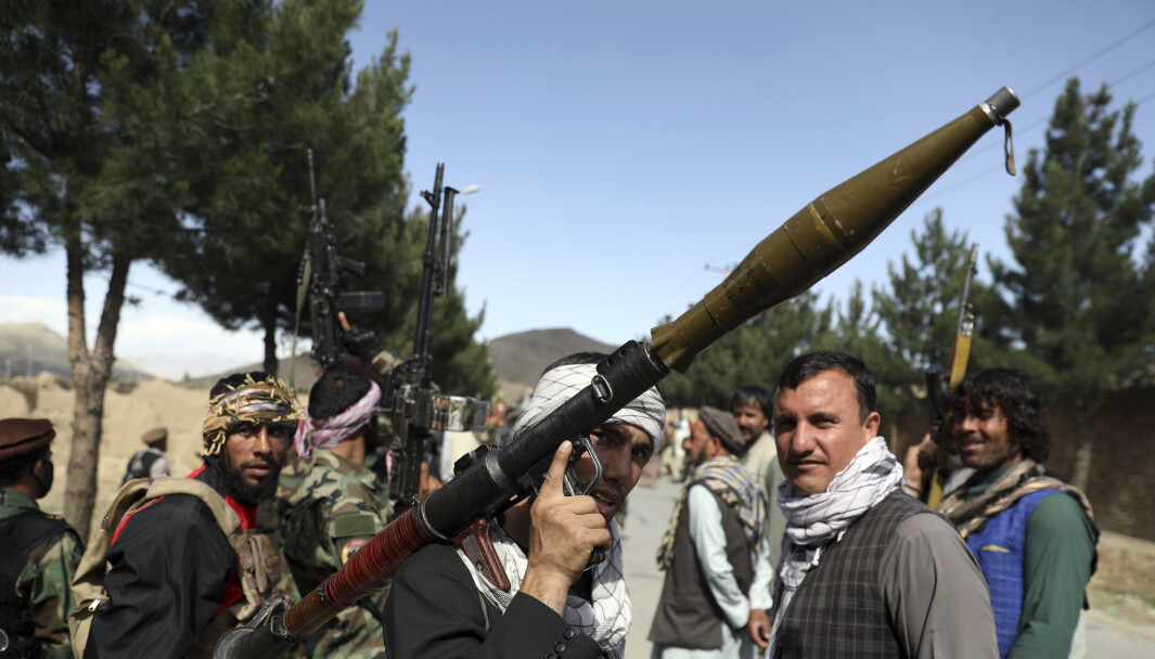 BESKYTTELSE: Tolker som har jobbet for fremmede lands styrker i Afghanistan, søker beskyttelse i vestlige land av frykt for represalier fra Taliban. Bilder viser militsgrupper som slutter seg til afghanske regjeringsstyrker for å nedkjempe Taliban. BESKYTTELSE: Tolker som har jobbet for fremmede lands styrker i Afghanistan, søker beskyttelse i vestlige land av frykt for represalier fra Taliban. Bilder viser militsgrupper som slutter seg til afghanske regjeringsstyrker for å nedkjempe Taliban.