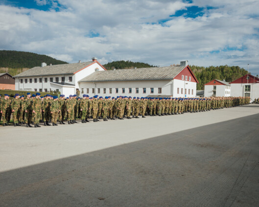Elleve soldater testet positivt etter bytur i Tromsø – kommunen ber busspassasjerer teste seg