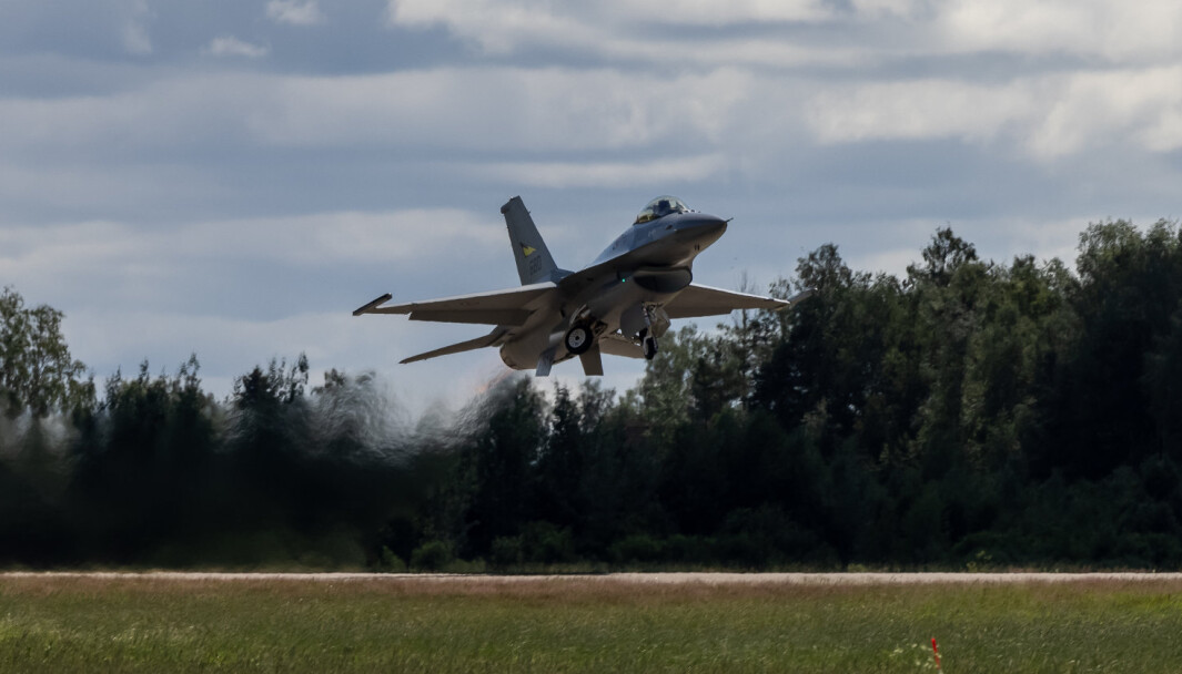 BEREDSKAP: F-16 med halenummer 680 tar av fra Kjeller tar av fra Kjeller i retning Bodø for tjeneste i 132 luftving. BEREDSKAP: F-16 med halenummer 680 tar av fra Kjeller tar av fra Kjeller i retning Bodø for tjeneste i 132 luftving.