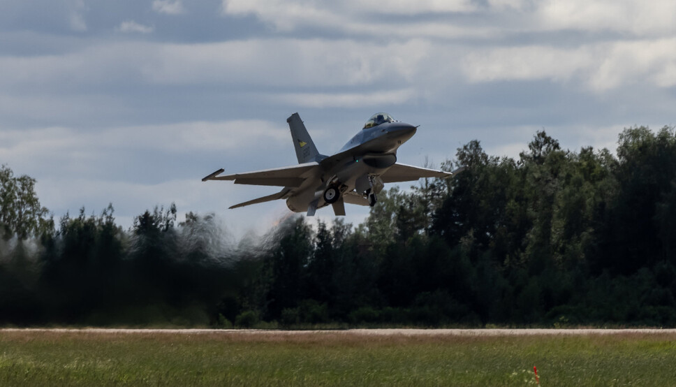 BEREDSKAP: F-16 med halenummer 680 tar av fra Kjeller tar av fra Kjeller i retning Bodø for tjeneste i 132 luftving.