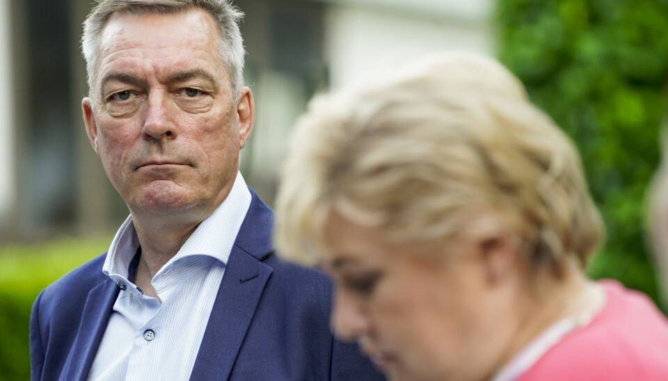 NYTT FORSLAG: Regjeringen, her ved forsvarsminister Frank Bakke-Jensen og statsminister Erna Solberg, ønsker at plikten til å fratre ved 60 år for militært tilsatte skal bort.