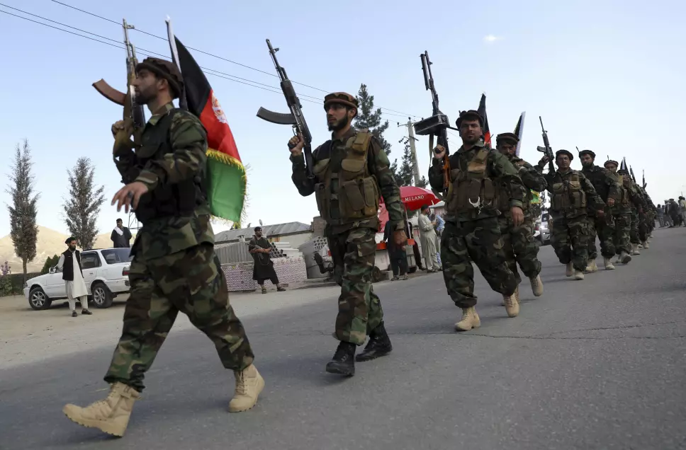 EROBRING: Talibans erobring av flere distrikt får afghanske soldater til å flykte til Tadsjikistan.