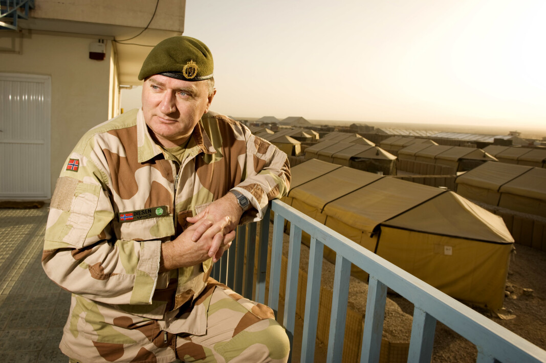 I AFGHANISTAN: Sverre Diesen under et besøk hos norske styrker i Afghanistan julen 2008. I AFGHANISTAN: Sverre Diesen under et besøk hos norske styrker i Afghanistan julen 2008.