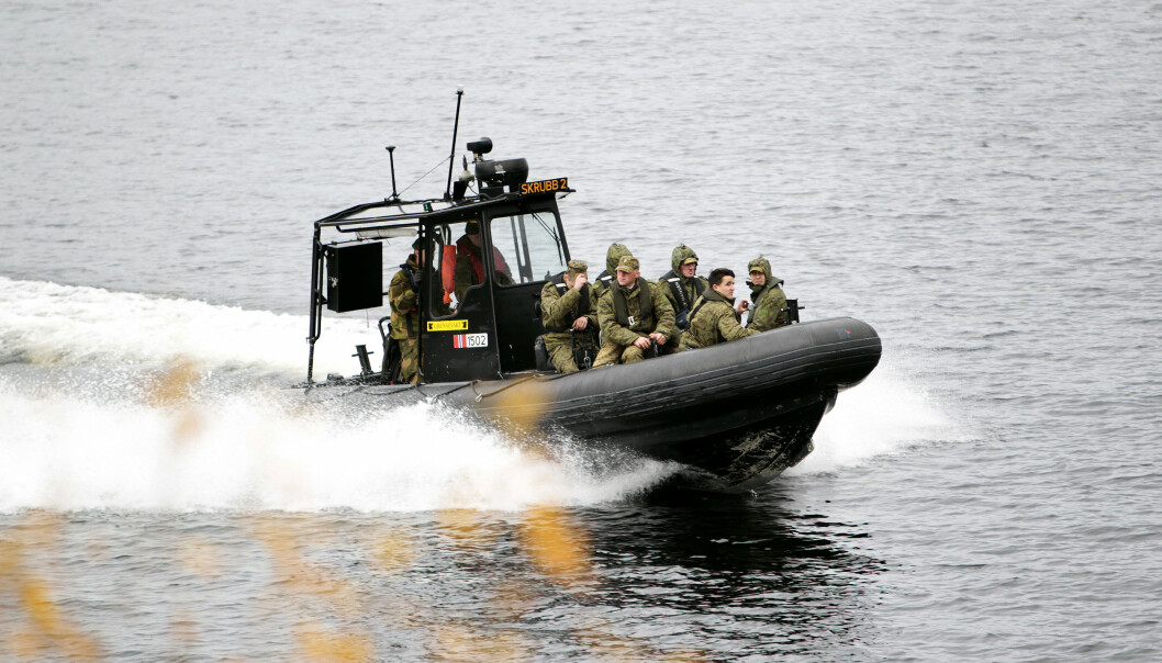 GRUNNSTØT: En patruljebåt fra GSV gikk på grunn på russisk side med fem soldater om bord.