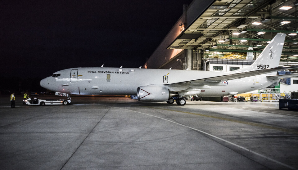 FERDIGMALT: Her ruller Vingtor ut av Boeings malehall, utstyrt med norske militære kjennetegn og navn.