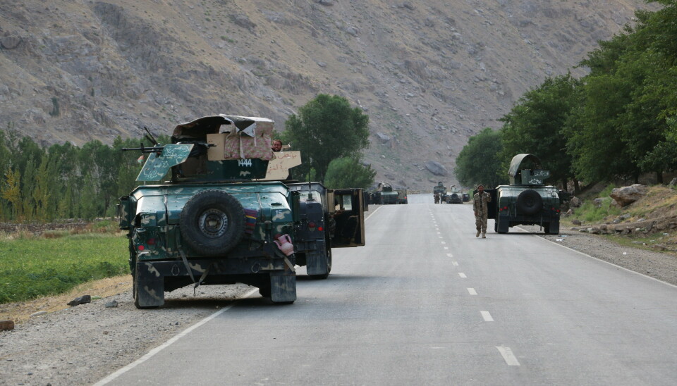 KJEMPER MOT TALIBAN: Afghanske soldater nær byen Badakhshan, nor i Afghanistan. Flere tusen soldater skal ha flyktet til Tadsjikistan.