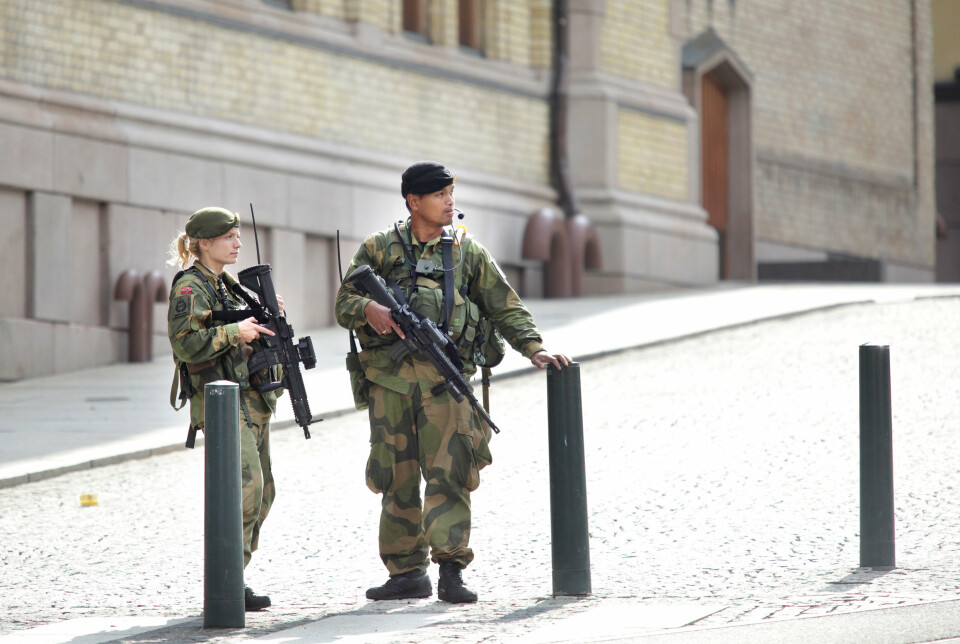 VAKT: Soldater fra Heimevernet utenfor Stortinget i 2011.