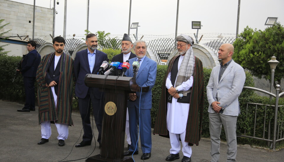 SAMTALE: Abdullah Abdullah, som leder den afghanske delegasjonen, holder en pressekonferanse i Kabul i forkant av fredssamtalene med Taliban i Doha. Samtalene endte uten særlig framgang.