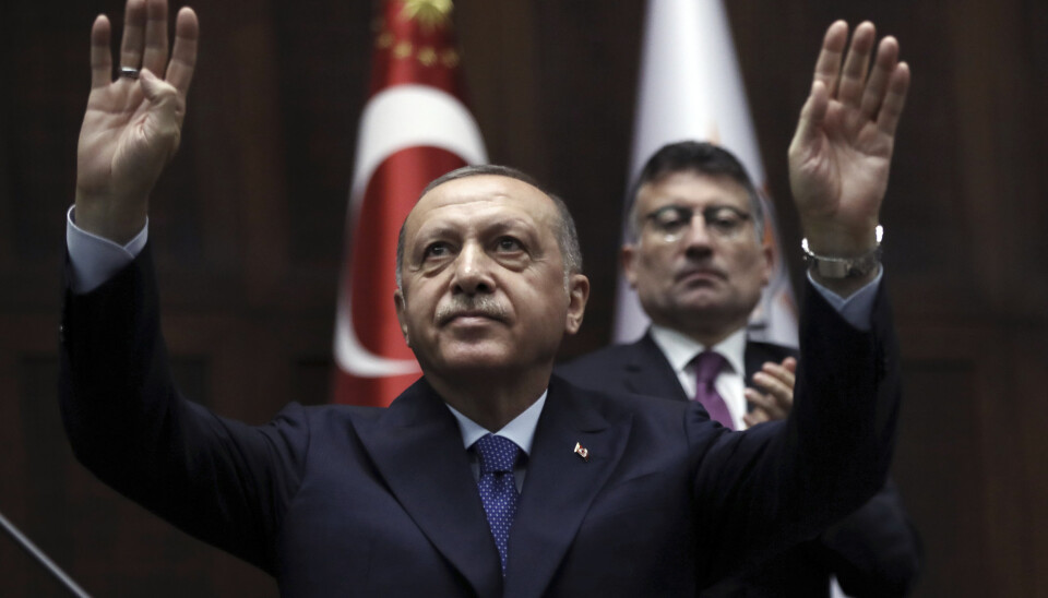 President Recep Tayyip Erdogan henvender seg til sine regjerende partilovgivere ved parlamentet i Ankara, Tyrkia.