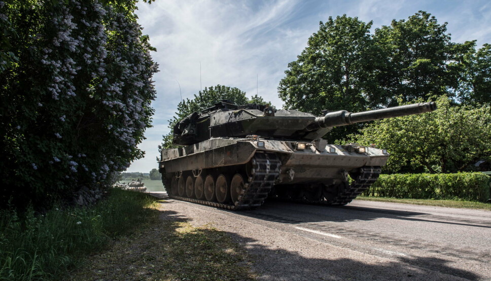 MODERNE: Stridsvogn 122 ble kjøpt i 1994 og utgjør i dag kjernen i det svenske kavaleriet.
