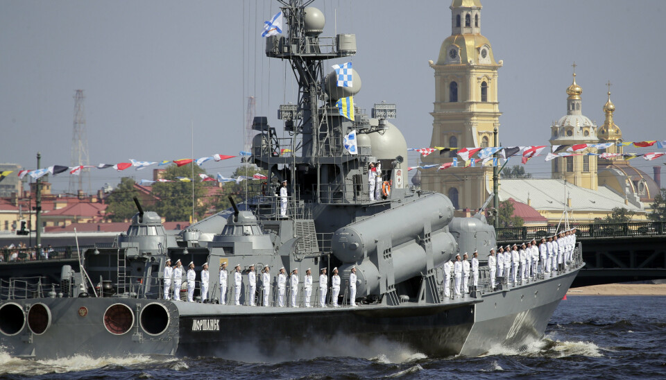 Sankt Petersburg: Et russisk fartøy deltar i paraden i 2019.