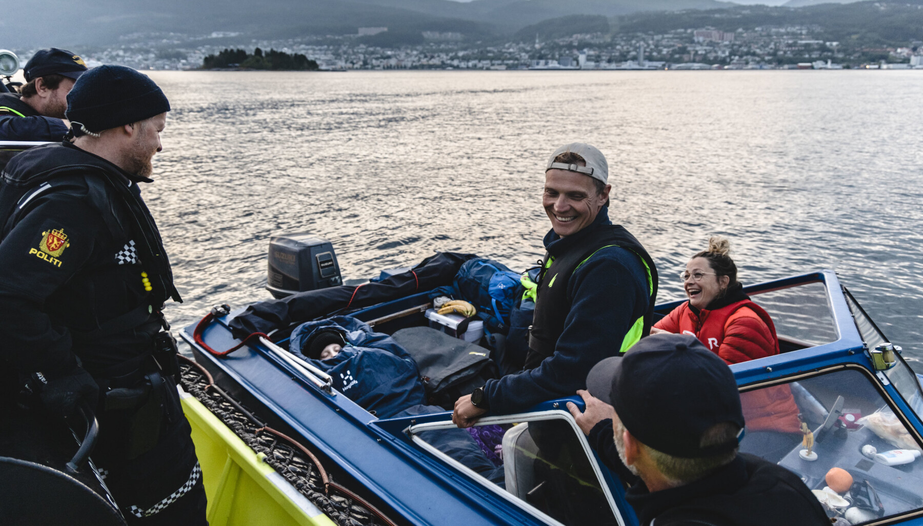 Vi er med en natt på patrulje med kystvakten og politiet under Molde Jazzfestival. NK Jørgen Wallem, ORB (operasjonsbefal) Magnus Hvistendahl og Per Olav Halseber fra politiet. Vi er med en natt på patrulje med kystvakten og politiet under Molde Jazzfestival. NK Jørgen Wallem, ORB (operasjonsbefal) Magnus Hvistendahl og Per Olav Halseber fra politiet.