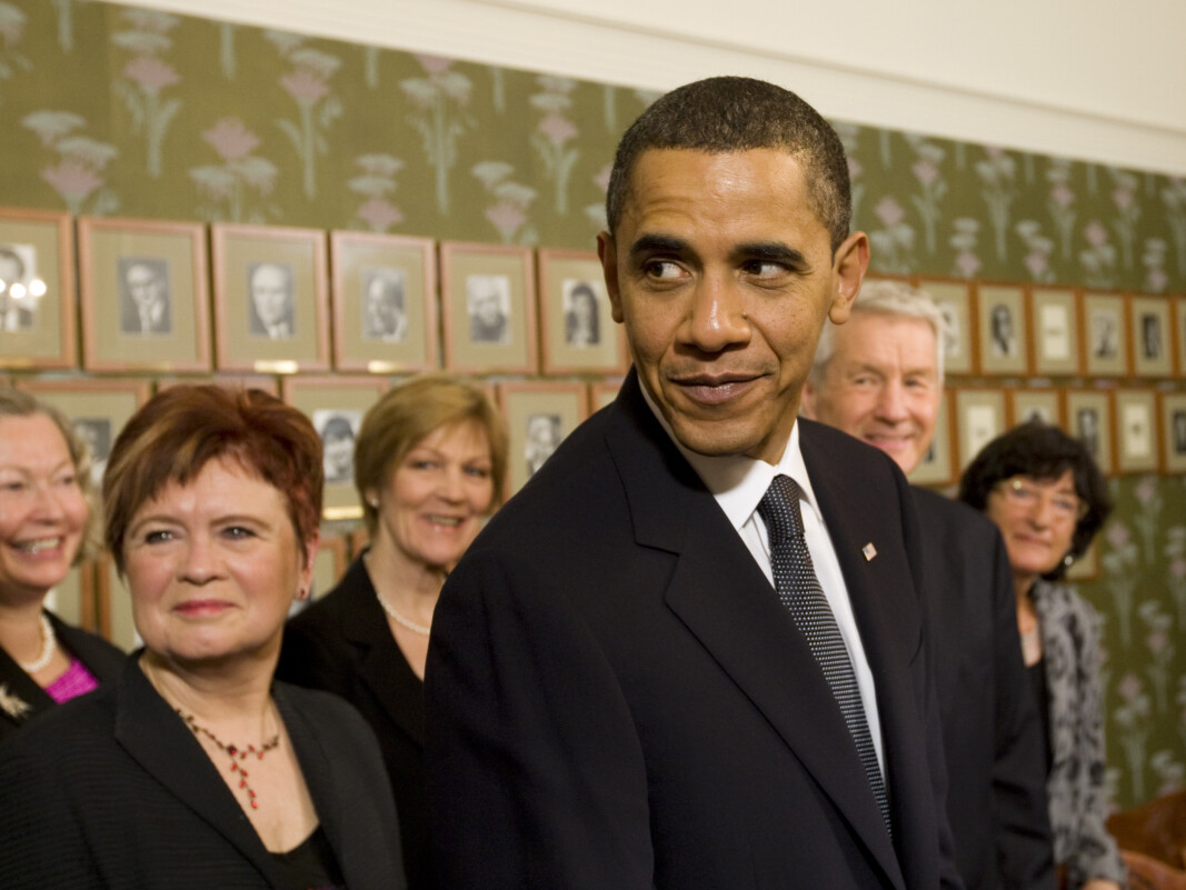 PRISVINNER: Fredsprisvinner og president Barack Obama sammen med Nobelkomiten noen timer før han mottok Nobels fredspris i Oslo rådhus i 2009. PRISVINNER: Fredsprisvinner og president Barack Obama sammen med Nobelkomiten noen timer før han mottok Nobels fredspris i Oslo rådhus i 2009.