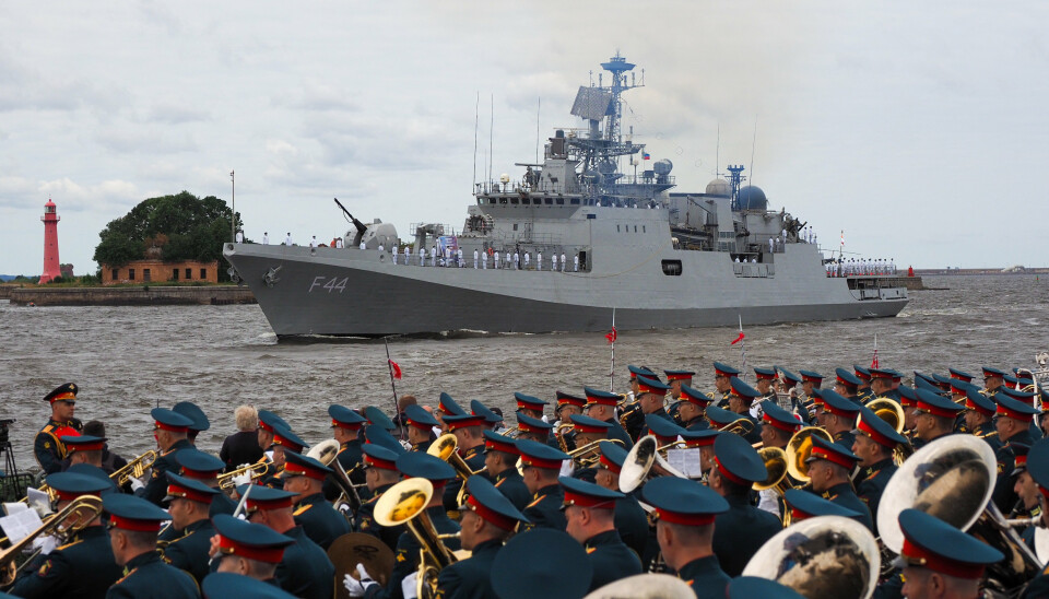 PARADE: Den indiske fregatten INS Tabar deltok i den russiske marineparaden 25. juli.