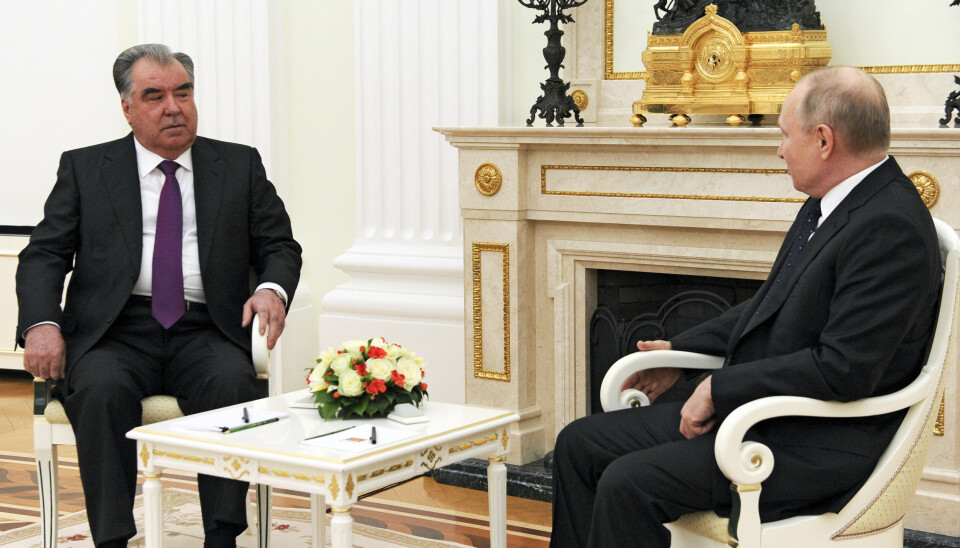 PRESIDENTER: Russlands president Vladimir Putin (t.h) i samtale med Tadsjikistans president Emomali Rakhmon under et møte i Moskva i mai. PRESIDENTER: Russlands president Vladimir Putin (t.h) i samtale med Tadsjikistans president Emomali Rakhmon under et møte i Moskva i mai.