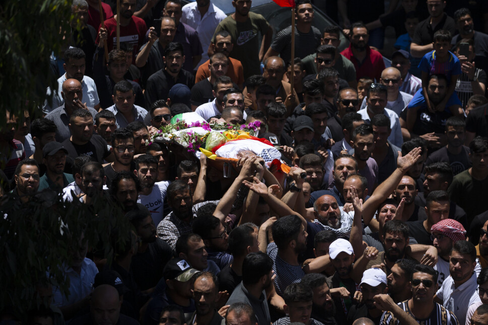 GRAVFØLGE: Palestinere fulgte torsdag tolv år gamle Mohammed al-Alami til graven i landsbyen Beit Ummar i nærheten av Hebron på den okkuperte Vestbredden.