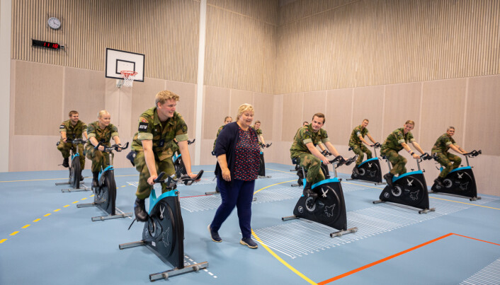 KAMPKRAFT: Det nye idretts- og treningssenteret er viktig for militær stridsevne, mener Erna Solberg. KAMPKRAFT: Det nye idretts- og treningssenteret er viktig for militær stridsevne, mener Erna Solberg.