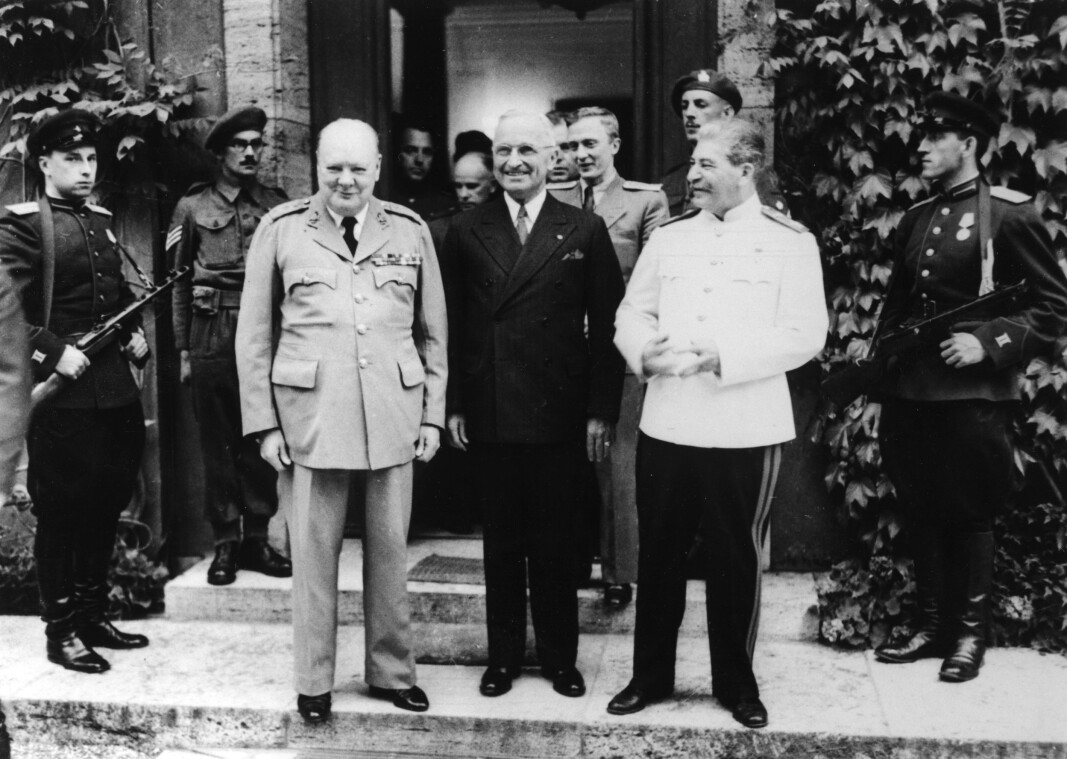 POTSDAM-KONFERANSEN: Storbritannias statsminister Winston Churchill, USAs president Harry S. Truman og Sovjetunionens leder Josef Stalin i Potsdam i Tyskland 23. juli 1945. POTSDAM-KONFERANSEN: Storbritannias statsminister Winston Churchill, USAs president Harry S. Truman og Sovjetunionens leder Josef Stalin i Potsdam i Tyskland 23. juli 1945.
