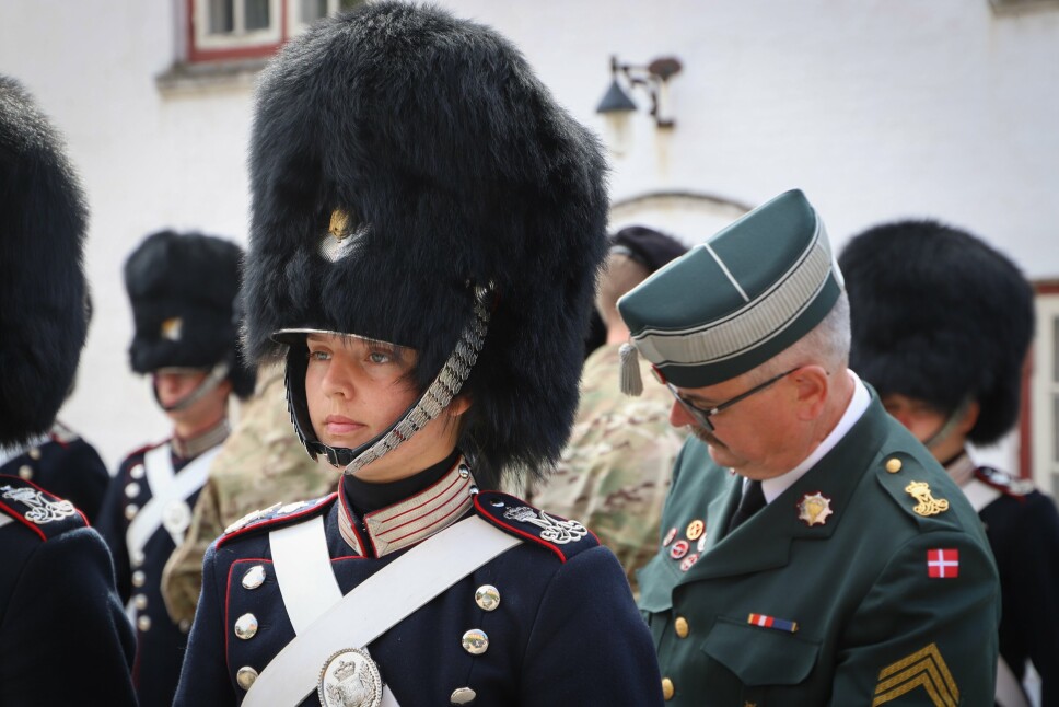 KVINNER: Rekordmange antall kvinner begynner sin førstegangstjeneste i Den kongelige livgarde i Danmark.