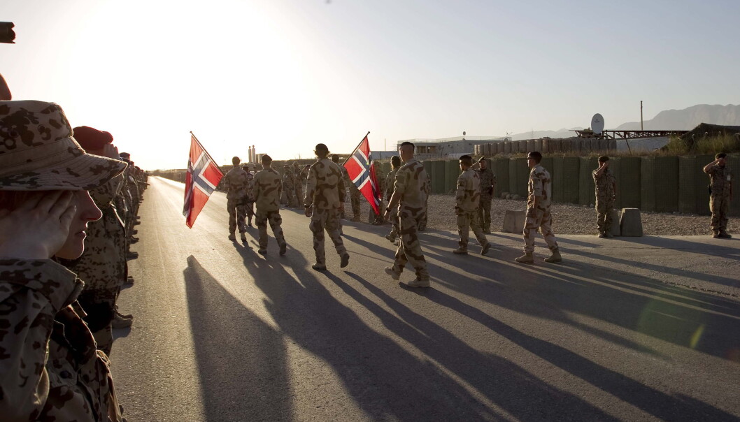 AVSLAG: Flere av de afghanske eks-ansatte på Camp Nidaros i Mazar-i-Sharif i Nord-Afghanistan har fått avslag på oppholdstillatelse i Norge. Det vil både Sp og Frp at skal endres. AVSLAG: Flere av de afghanske eks-ansatte på Camp Nidaros i Mazar-i-Sharif i Nord-Afghanistan har fått avslag på oppholdstillatelse i Norge. Det vil både Sp og Frp at skal endres.