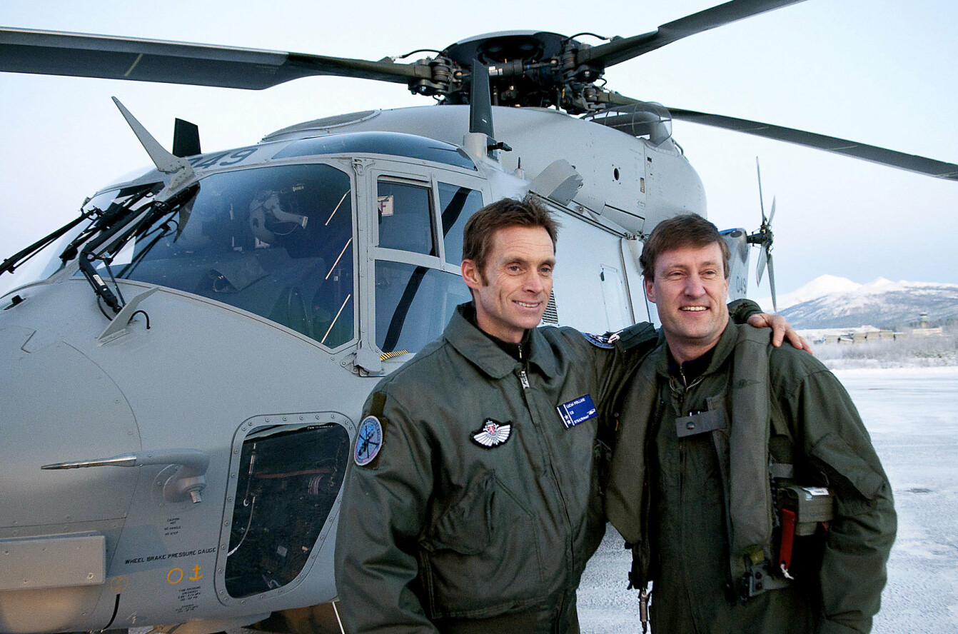 MARITIMT: Rolf Folland ledet operativ testing av NH90-helikoptrene. Her sammen med Christian Frank da det første landet på Bardufoss.