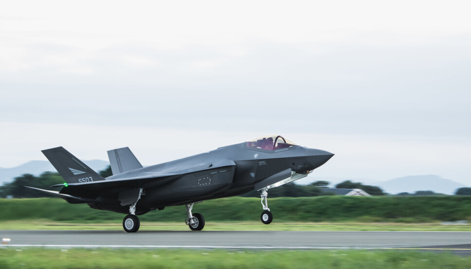KAMPFLY: Tre nye F-35 landet på Ørland flystasjon onsdag 11. august.