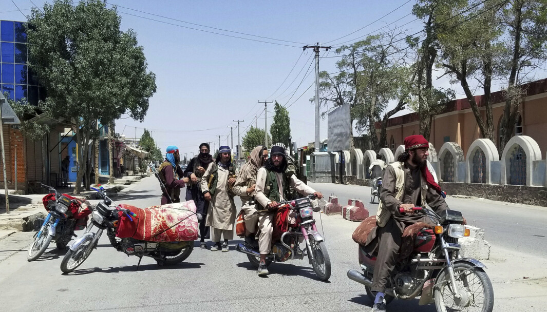 OFFENSIV: Taliban-opprørere patruljerer gatene i Bhazni, hovedstaden i provinsen med samme navn.