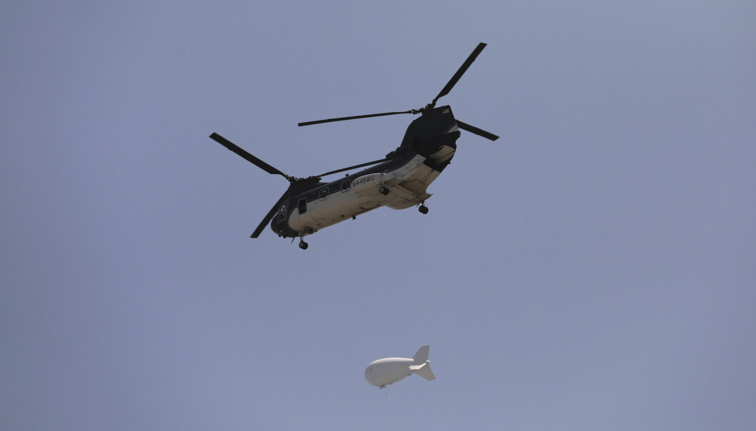 KABUL: Et amerikansk Chinook-helikopter over Kabul søndag. KABUL: Et amerikansk Chinook-helikopter over Kabul søndag.