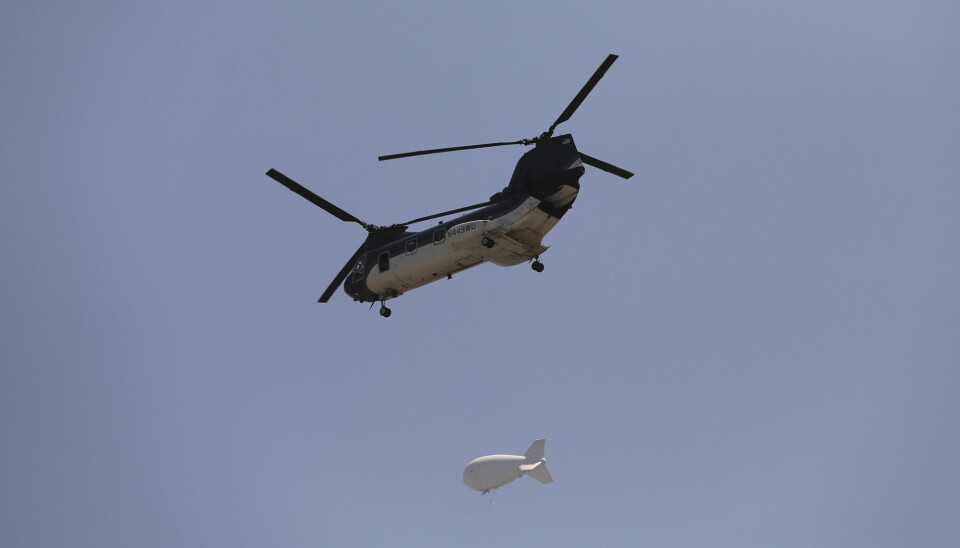 KABUL: Et amerikansk Chinook-helikopter over Kabul søndag.