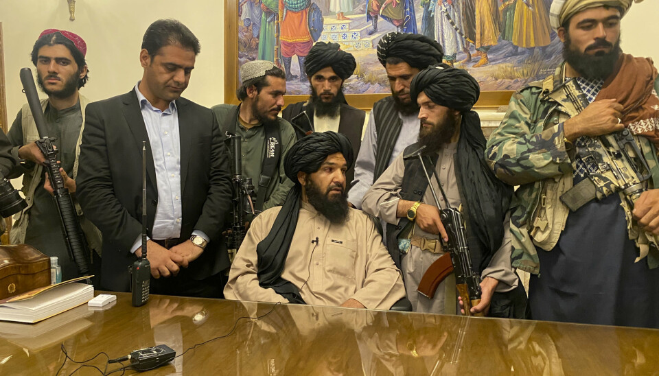 INNTATT: Taliban-krigere tok seg søndag inn i presidentpalasset i Afghanistan.