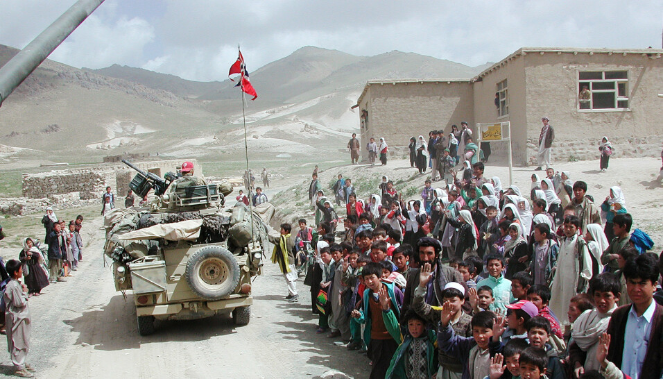 BIDRAG: Hærens jegerekommando (nå en del av Forsvarets spesialkommando) i en afghansk landsby i 2003.