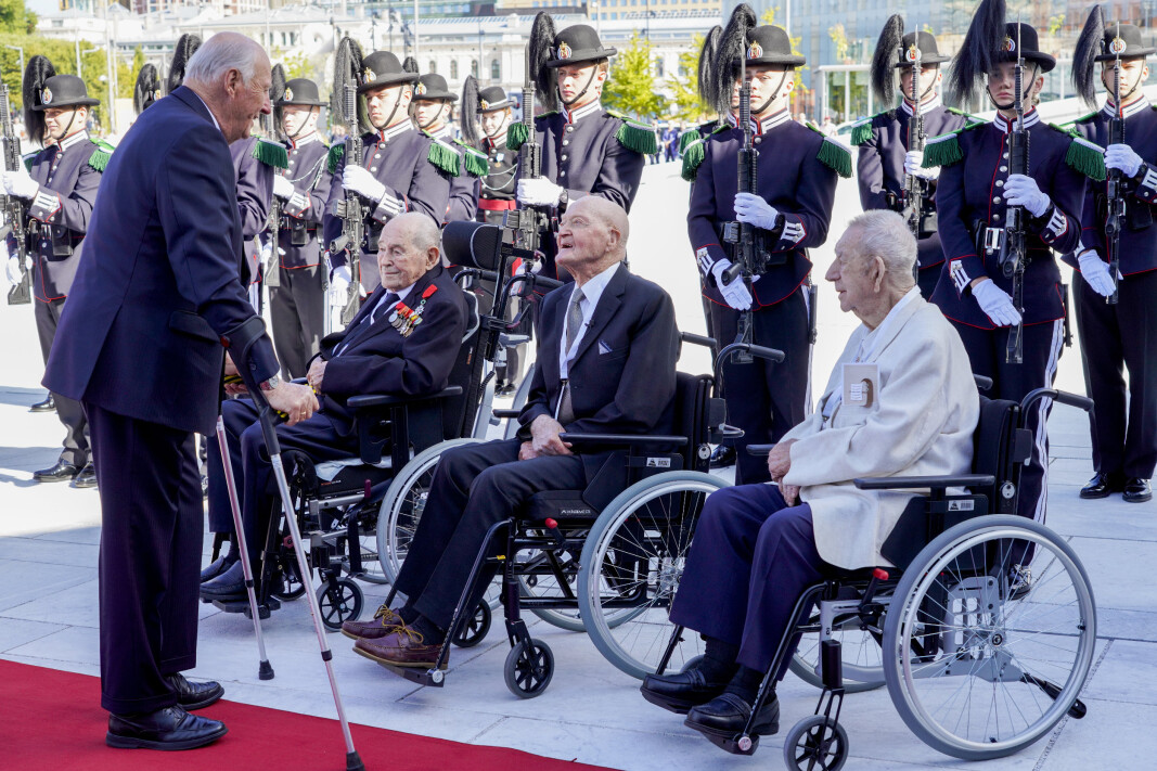 KONGELIG: Kong Harald deltok på regjeringens lunsj med krigsseilere, veteraner og tidsvitner fra 2. verdenskrig i Operaen i Oslo torsdag. KONGELIG: Kong Harald deltok på regjeringens lunsj med krigsseilere, veteraner og tidsvitner fra 2. verdenskrig i Operaen i Oslo torsdag.