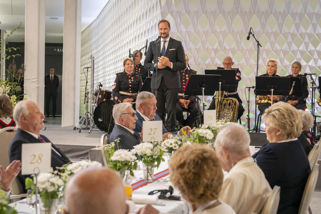 TALER: Kronprins Haakon taler under regjeringens lunsj for krigsseilere, veteraner og tidsvitner fra 2.verdenskrig i Operaen i Oslo torsdag. Fjorårets 75 års markering ble utsatt på grunn av koronapandemien. TALER: Kronprins Haakon taler under regjeringens lunsj for krigsseilere, veteraner og tidsvitner fra 2.verdenskrig i Operaen i Oslo torsdag. Fjorårets 75 års markering ble utsatt på grunn av koronapandemien.