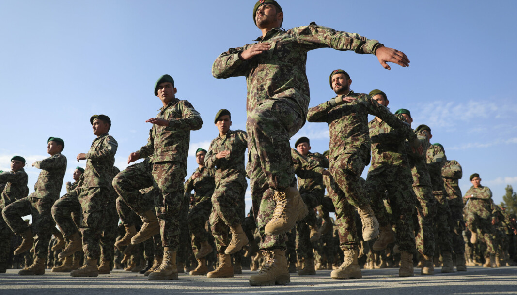 SOLDATER: Nyutdannede soldater i den afghanske hæren på militærakademiet i Kabul i november 2020.