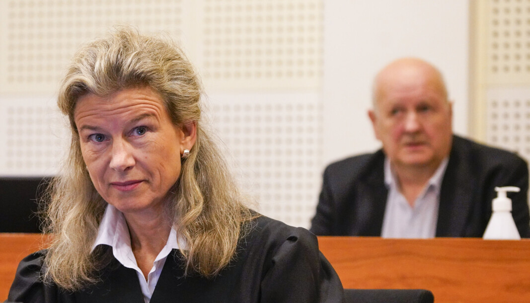 I RETTEN: Advokat Hanne Skaarberg Holen og Atle Berge (bak t.h.) i Ølen Betong før ankesaken mot staten startet i Borgarting lagmannsrett mandag. I RETTEN: Advokat Hanne Skaarberg Holen og Atle Berge (bak t.h.) i Ølen Betong før ankesaken mot staten startet i Borgarting lagmannsrett mandag.